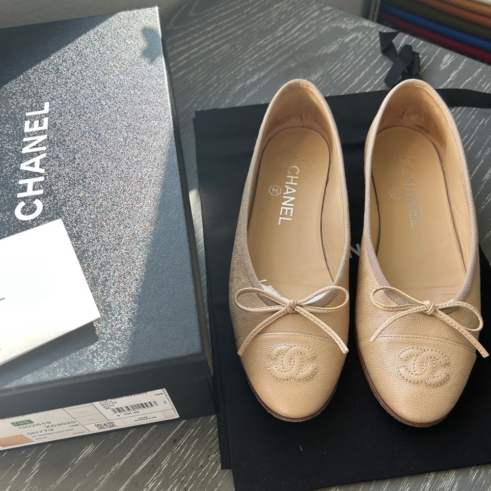 CHANEL Beige Bow Flats